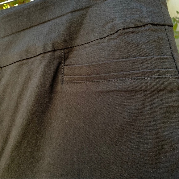 Alfred Dunner Black Slack Cropped Bottoms | 12 - Picture 5 of 5